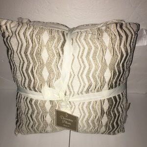 Set of Spencer N décorative pillows.